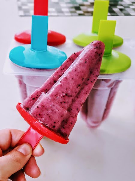 frozen smoothie pops with banana, mango and berries