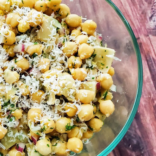chickpea salad with artichoke and cheese